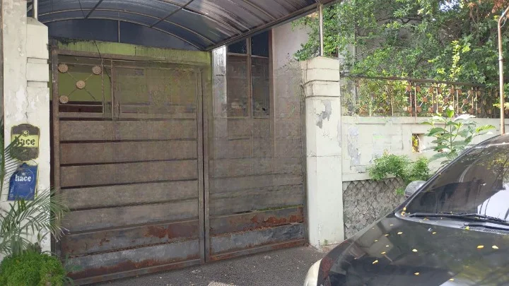 Dijual Rumah 8 KT Hitung Tanah Strategis Harga Menarik 10JT/Meter di Taman Kendangsari Surabaya Timur