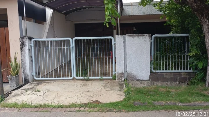Disewakan Rumah Cantik dan Terawat di Klampis Indah Surabaya Timur