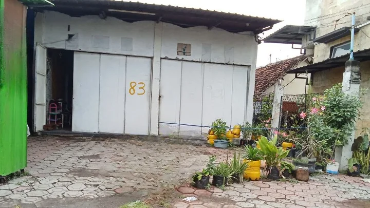 Dijual Rumah Usaha Lokasi Strategis Nyaman Fungsional Harga 7,2 Miliar di Kawasan Banyu Urip Surabaya Barat - Image 1