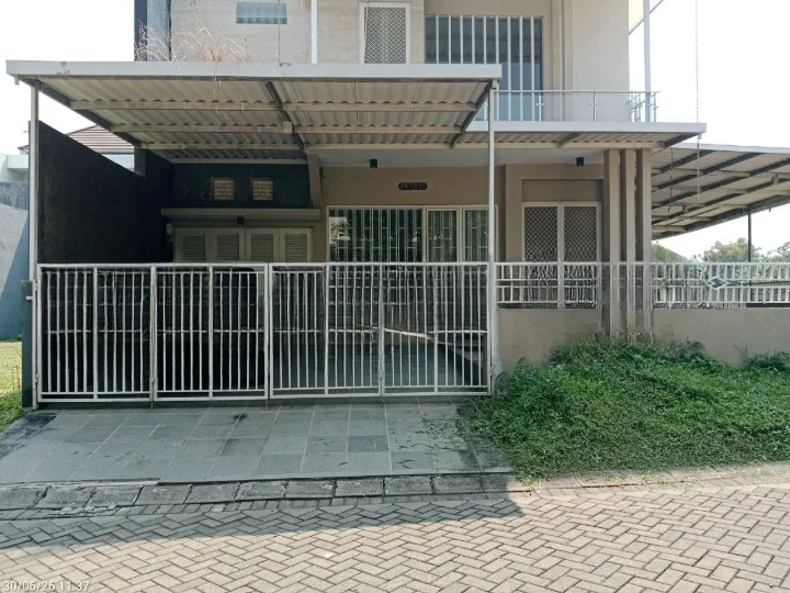 Dijual Rumah 2,5 Lantai Minimalis Eksklusif Premium Modern 6 KT di Kawasan Eastwood Citraland Surabaya Barat - Image 1