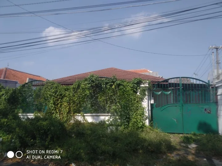 Dijual Rumah Hitung Tanah Lokasi Strategis di Darmo Baru Surabaya Barat - Image 1