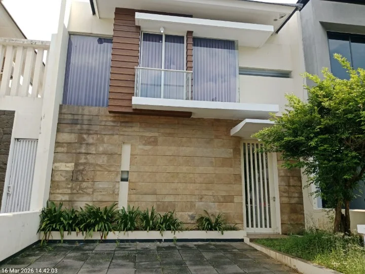 Dijual Rumah Secondary Bagus Modern Harga 3,4 Miliar di Wilayah Royal Residance Harewood Surabaya Barat - Image 1