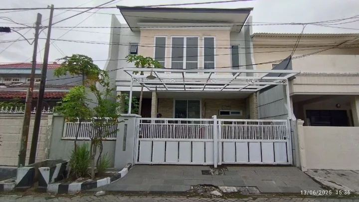 Dijual Rumah Mewah Strategis 5BR di Wilayah Taman Gapura Citraland Surabaya Barat - Image 1