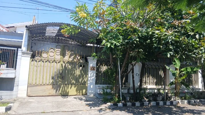 Dijual Rumah Layak Huni 4 BR Lokasi Strategis di Kawasan Favorit Manyar Kertoarjo Surabaya Timur - Image 1