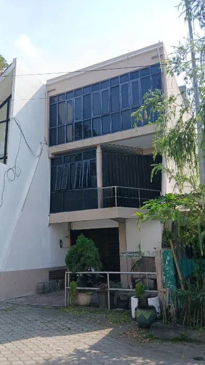 Dijual Rumah Usaha Strategis di Dukuh Kupang Surabaya Barat