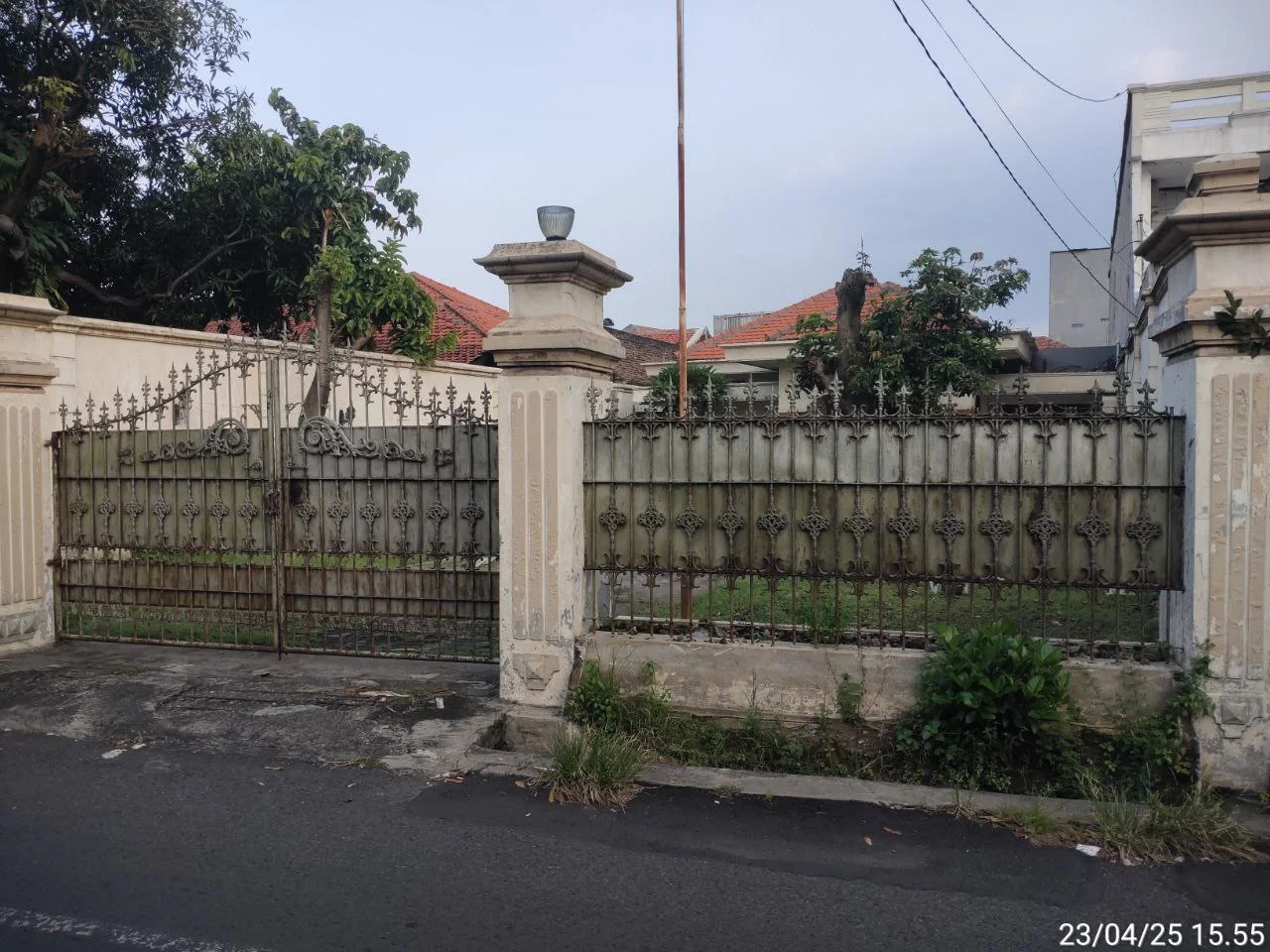Dijual Rumah Strategis di Kaliwaron Surabaya Timur - Image 1