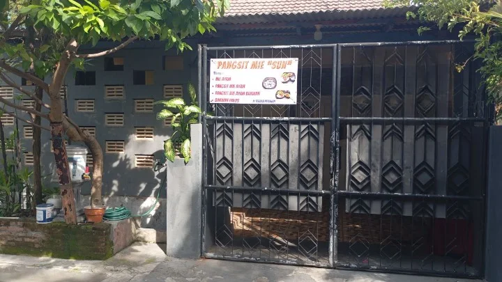 Dijual Rumah Nyaman di Gading Indah Utara Wilayah Surabaya Utara - Image 1