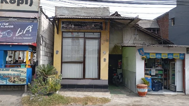 Dijual Rumah Nyaman Strategis di Jalan Kyai Abdul Karim Surabaya Timur - Image 1