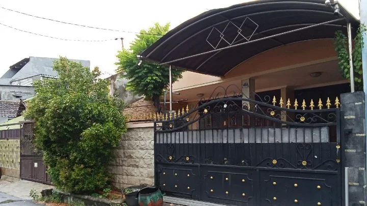 Dijual Rumah Harga Dibawah 2M an Siap Huni 3BR di Banyu Urip Kidul Surabaya Barat - Image 1