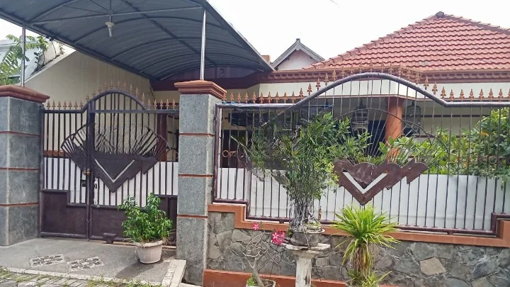 Dijual Rumah Strategis Nyaman 4 BR Harga 2,5M di Kawasan Ploso Timur Surabaya Timur - Image 1