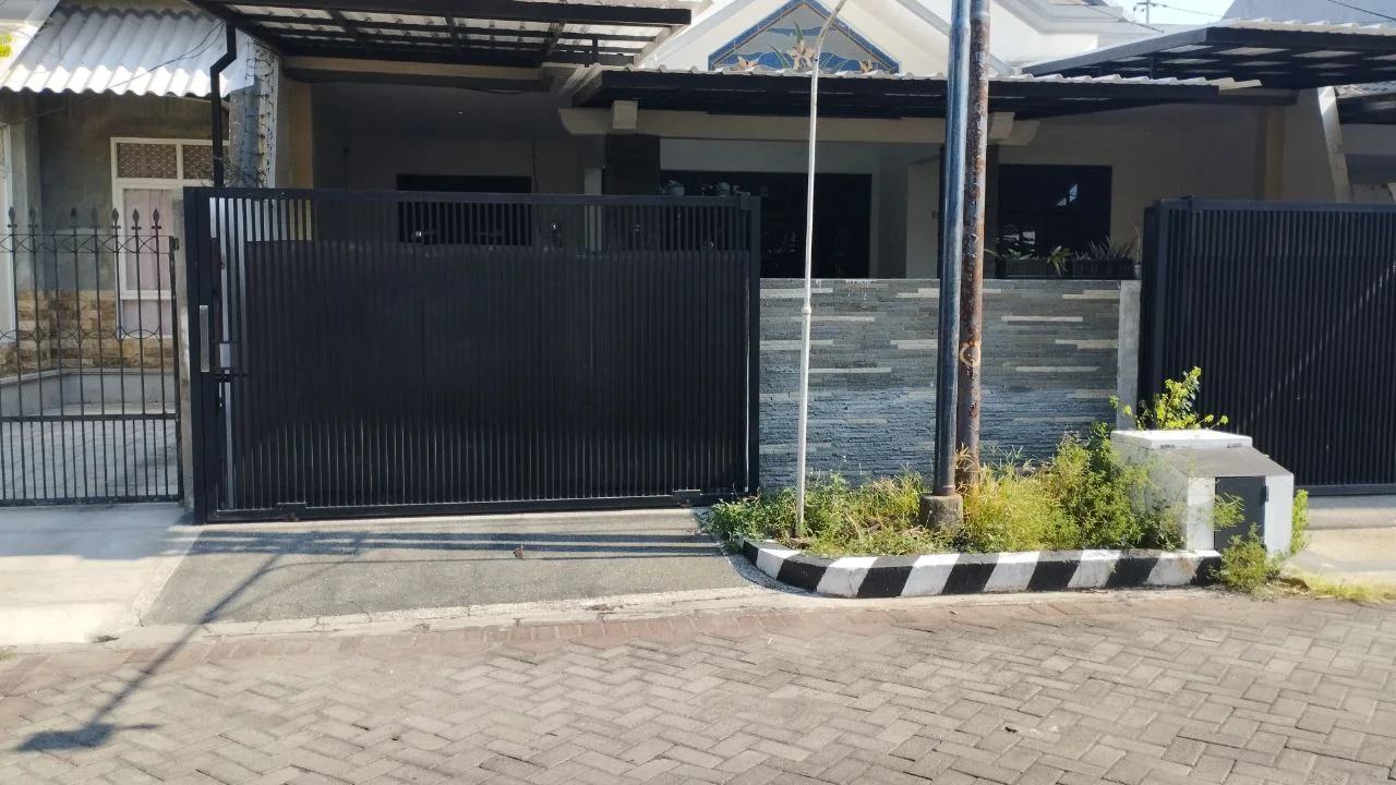Disewakan Rumah Siap Huni Lokasi Strategis Kutisari Indah Selatan Surabaya Selatan - Image 1