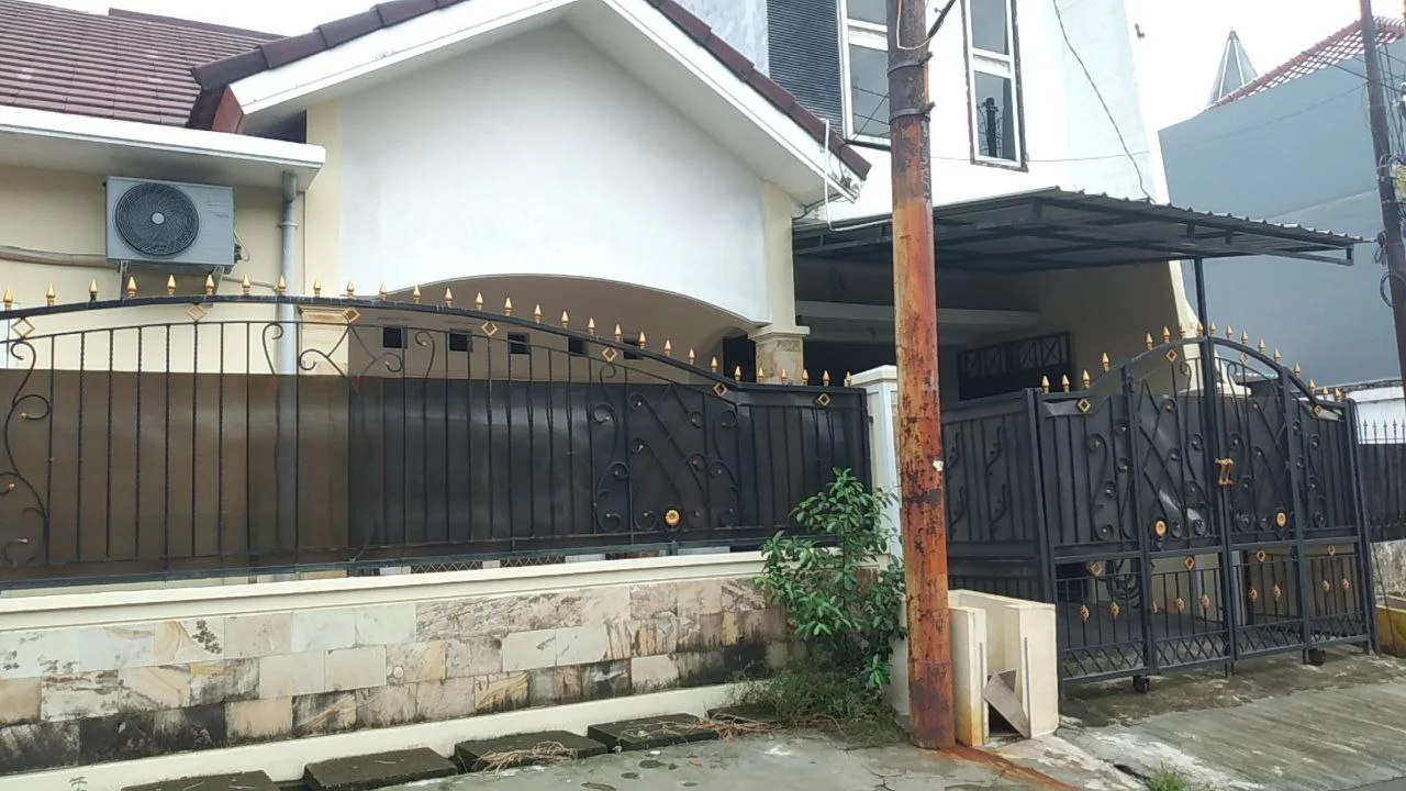 Disewakan Rumah Siap Huni Lokasi Bendul Merisi Surabaya Selatan - Image 1