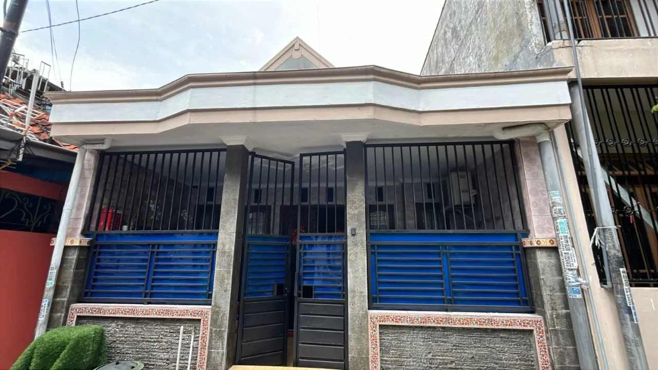 Dijual Rumah di Tambak Gringsing Surabaya Utara Dilengkapi AC dan Sofa - Image 1