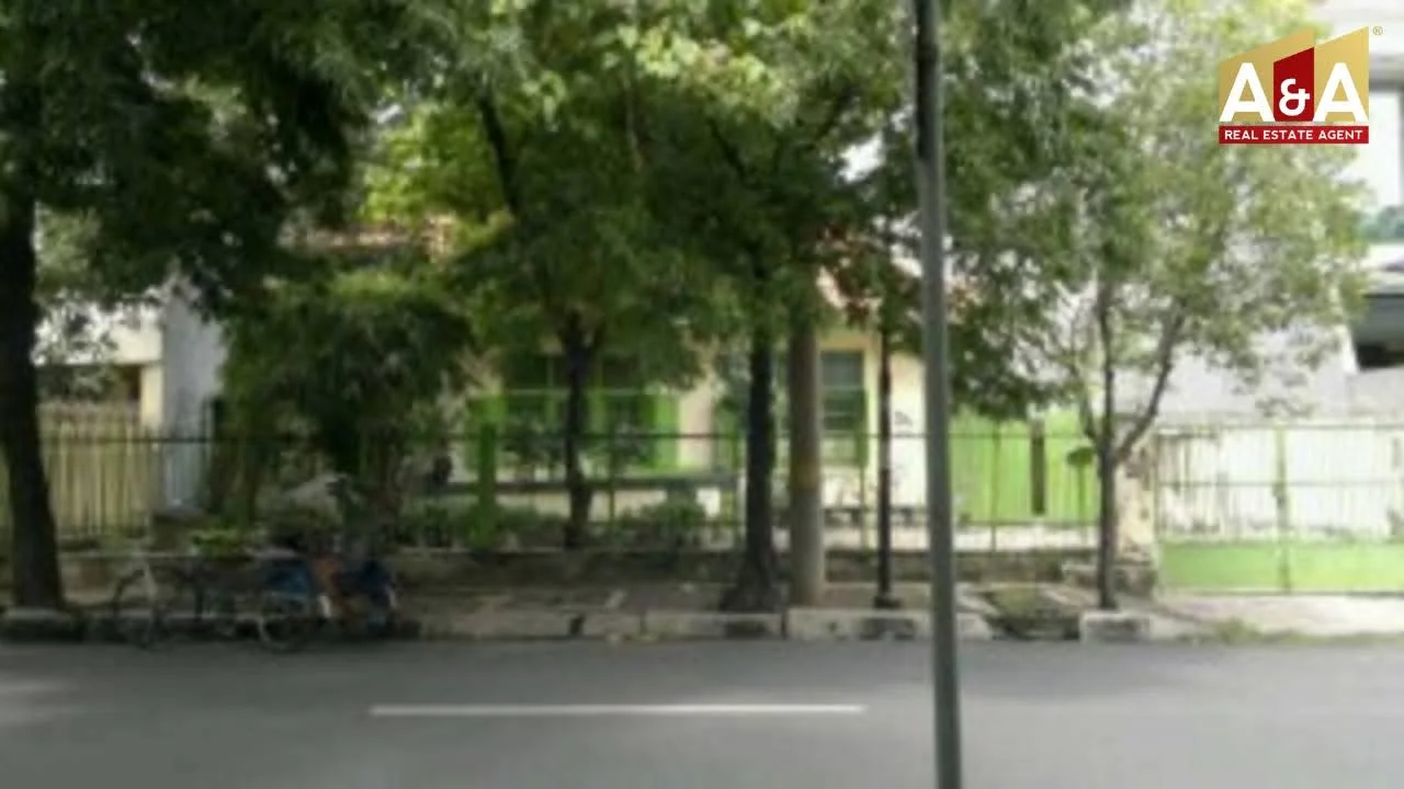Dijual Rumah Strategis Jalan Jaksa Agung Suprapto Ketabang Surabaya Pusat - Image 1