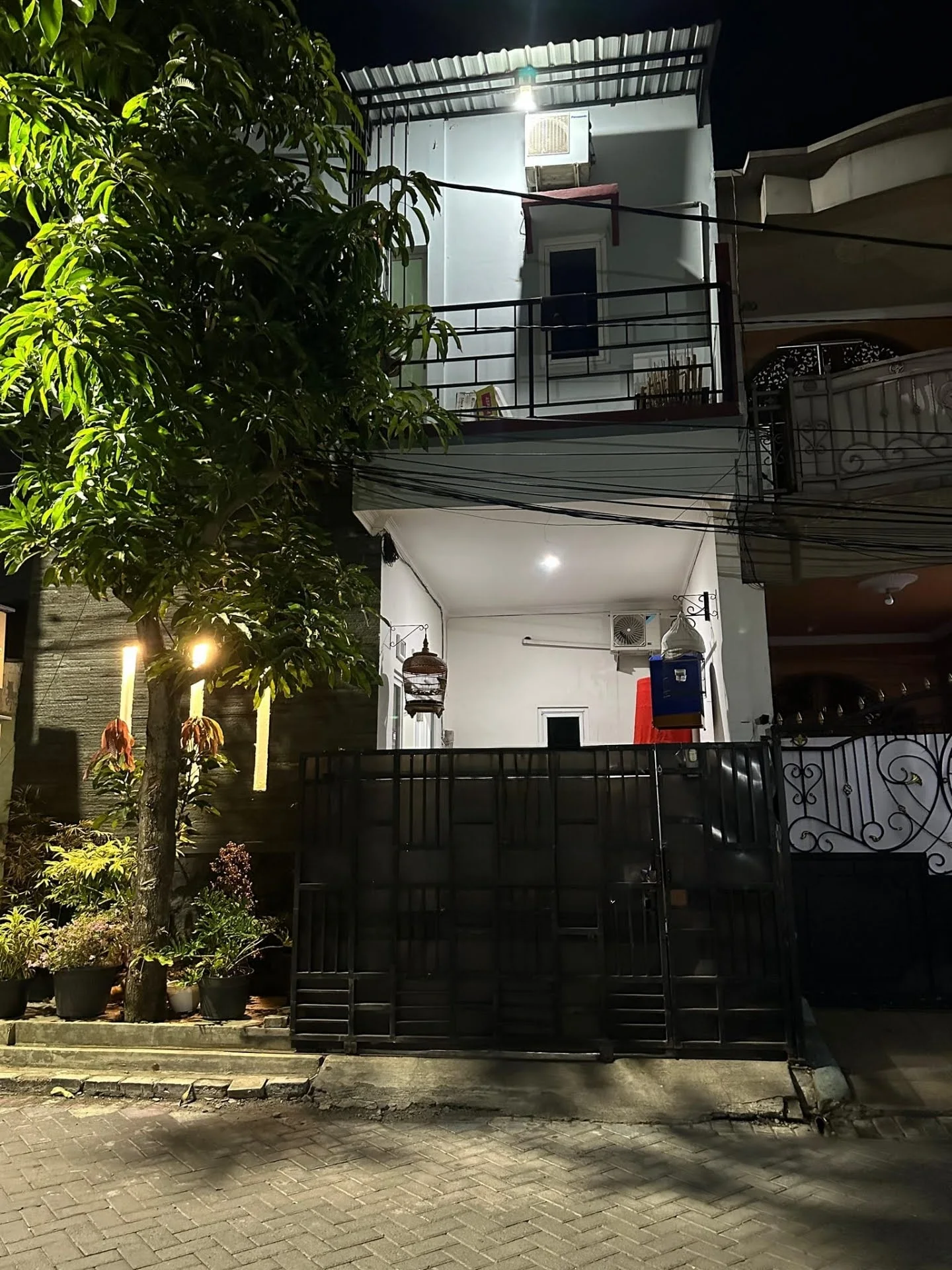 Dijual Rumah Nyaman 2 Lantai di Graha Mitra Asri Surabaya Barat - Image 1