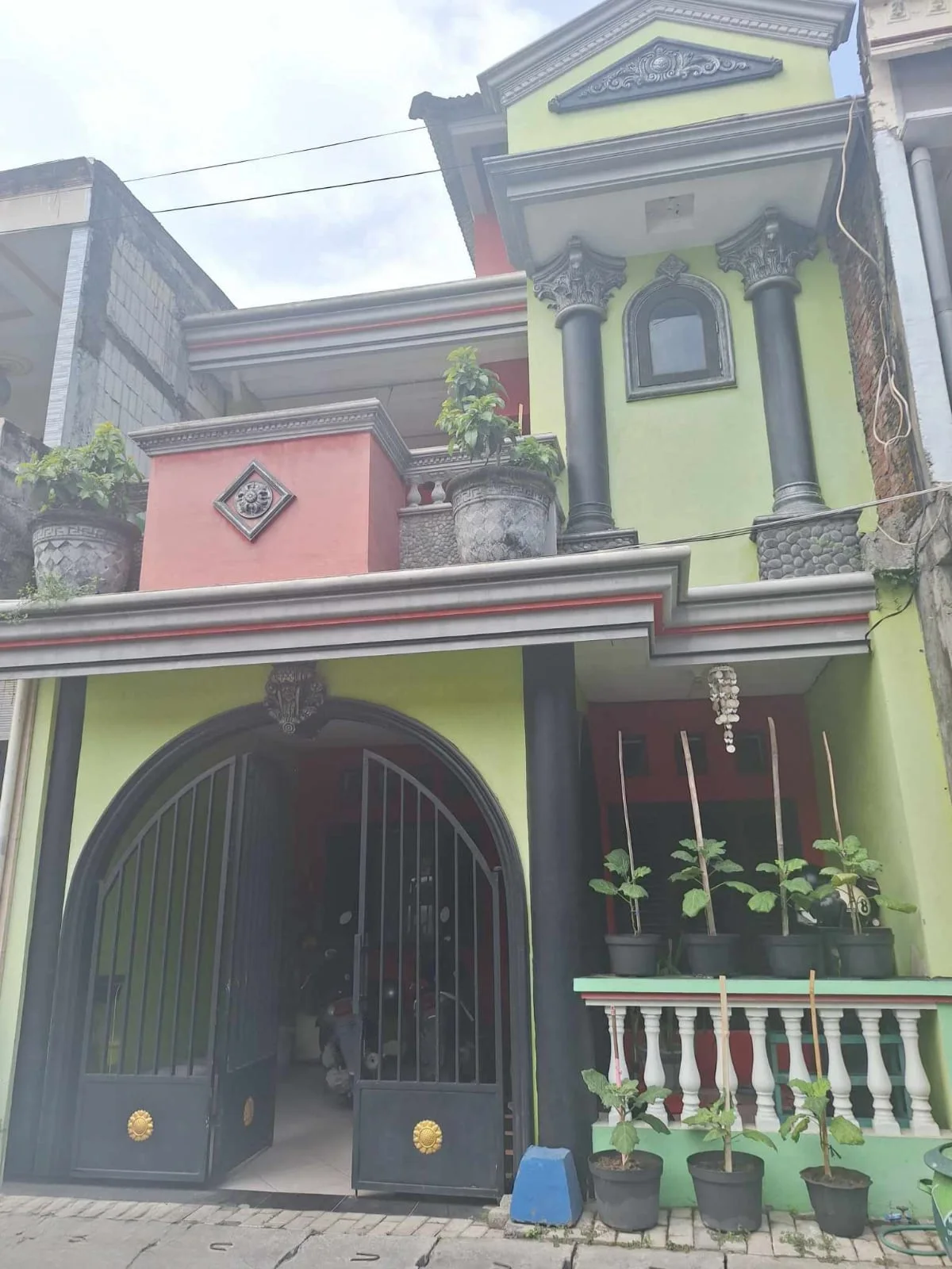 Dijual Rumah Nyaman dan Siap Huni di Kuwukan Lapangan Surabaya Barat - Image 1