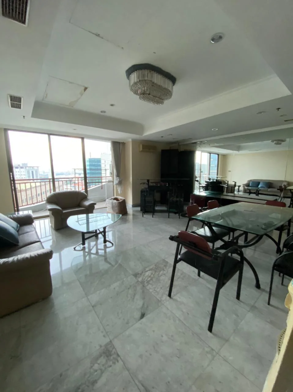 Disewakan Apartemen Kondominium Regency di Pusat Kota Tunjungan Plaza Surabaya Pusat - Image 1