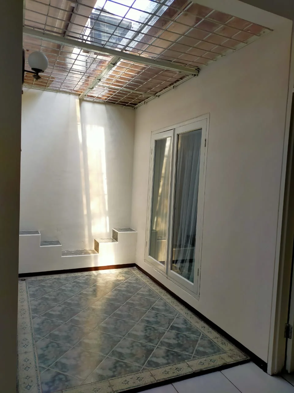 Disewakan Rumah Siap Huni International Village Citraland Surabaya Barat Dekat Gwalk - Thumbnail 3