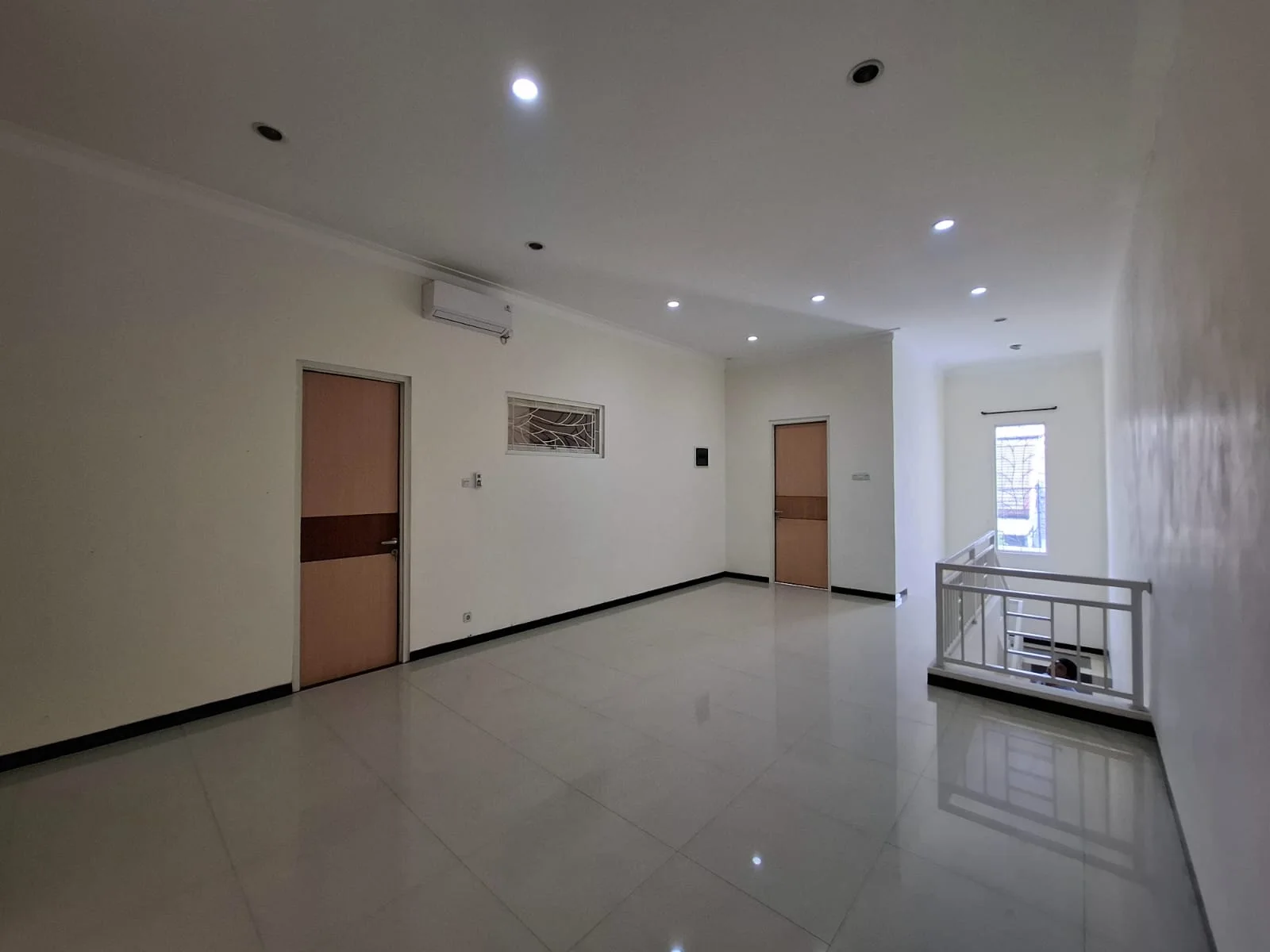 Dijual Rumah Strategis di Kutisari Indah Utara Surabaya selatan - Thumbnail 3