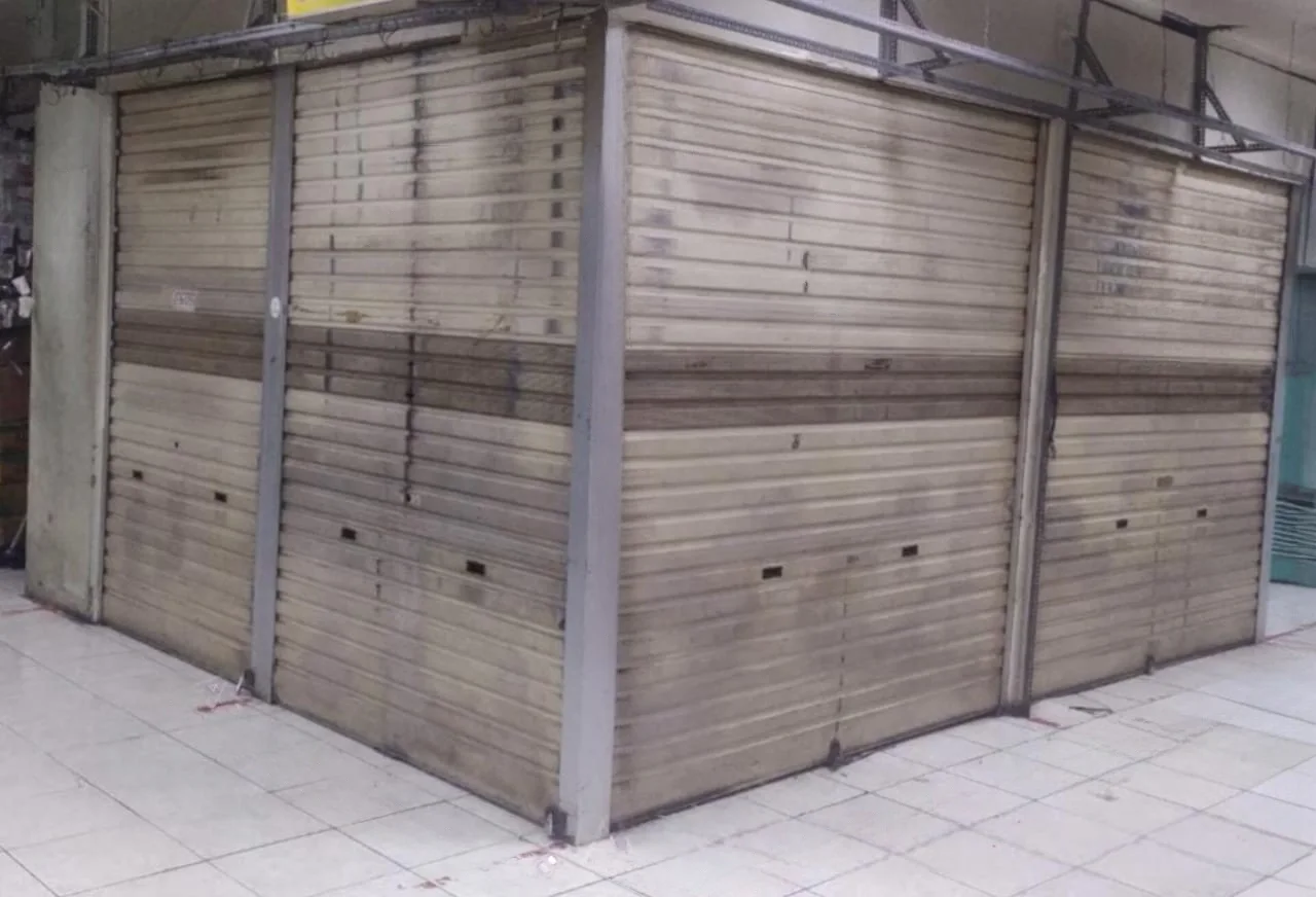 Dijual 2 Stand Hook di Pusat Grosir Surabaya Lokasi Premium di Surabaya Pusat