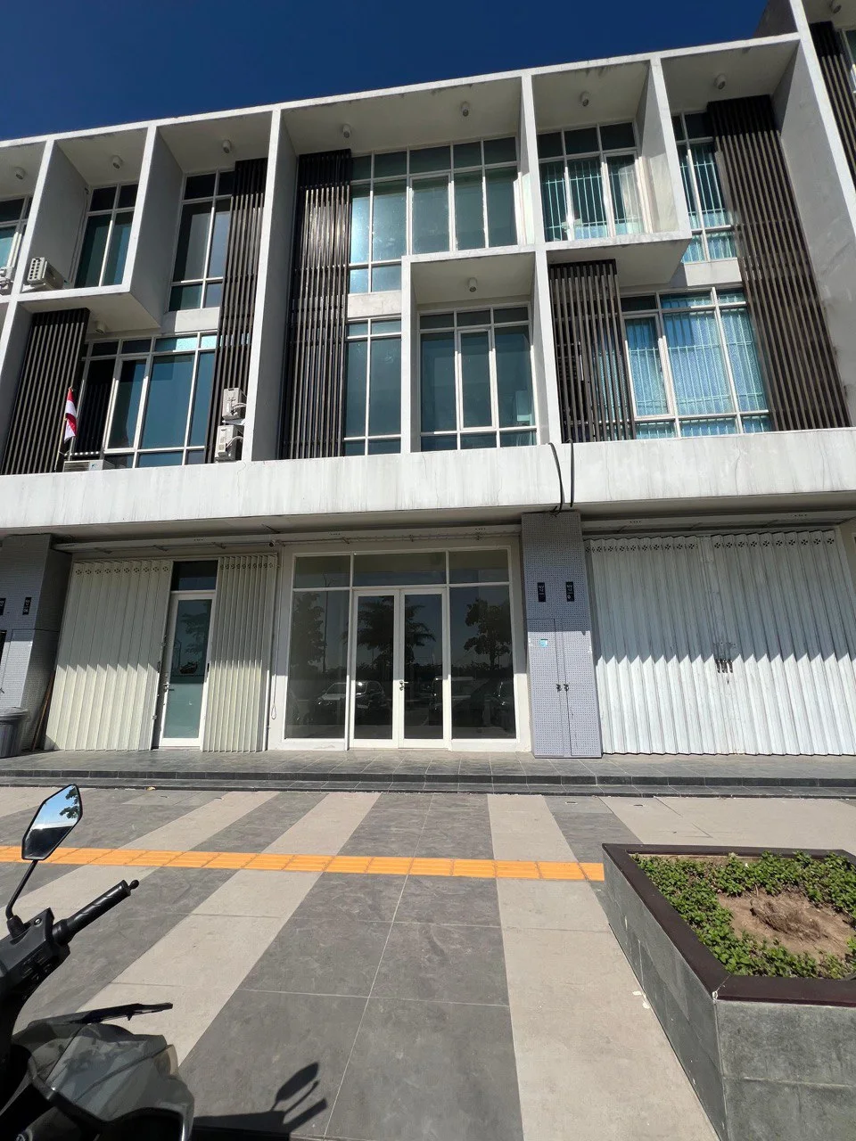 Disewakan Ruko Northwest Boulevard Lokasi Strstegis di Citraland Utara Surabaya Barat
