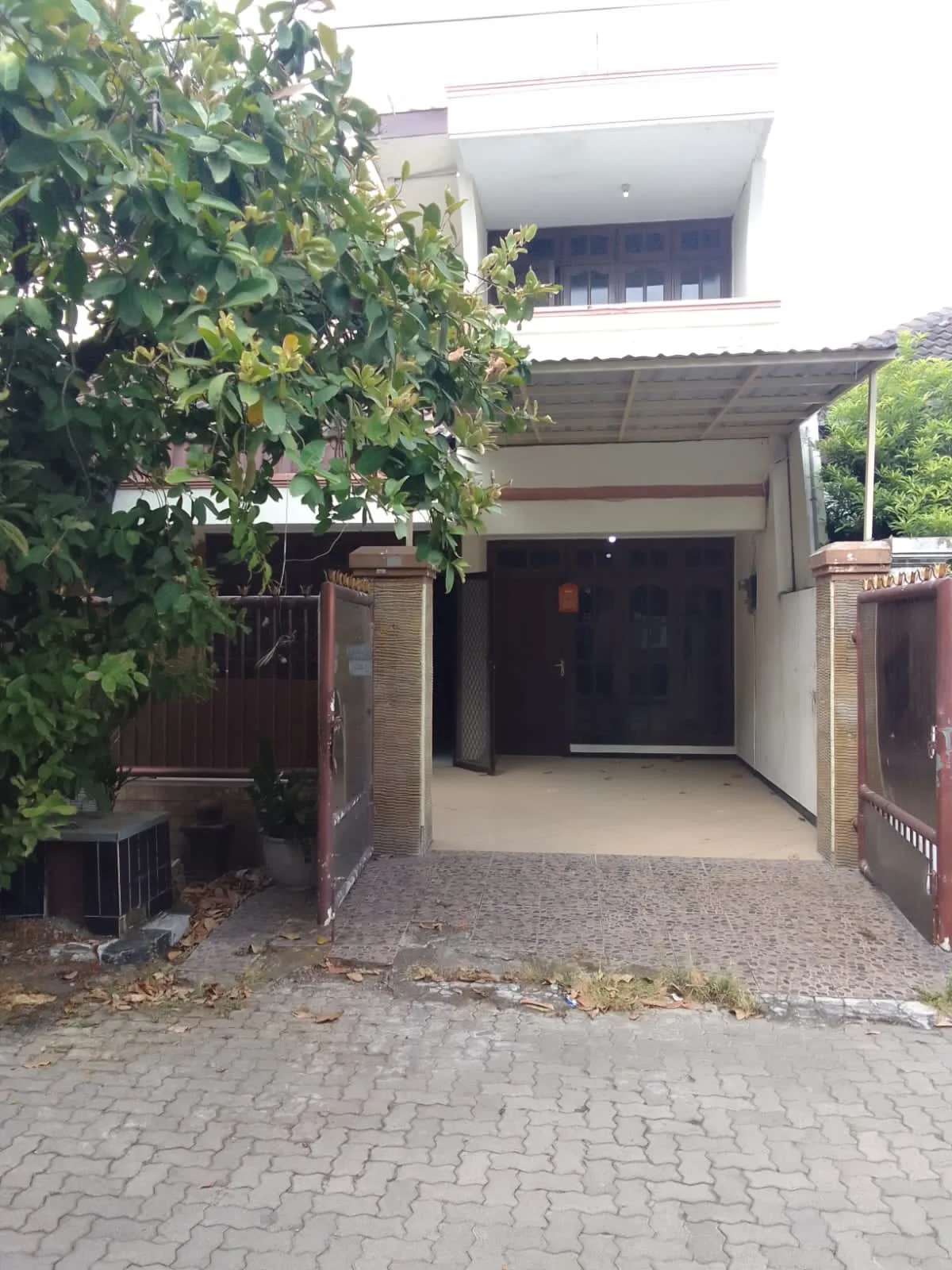 Disewakan Rumah Mewah dan Luas di Ketintang Permai Surabaya Selatan