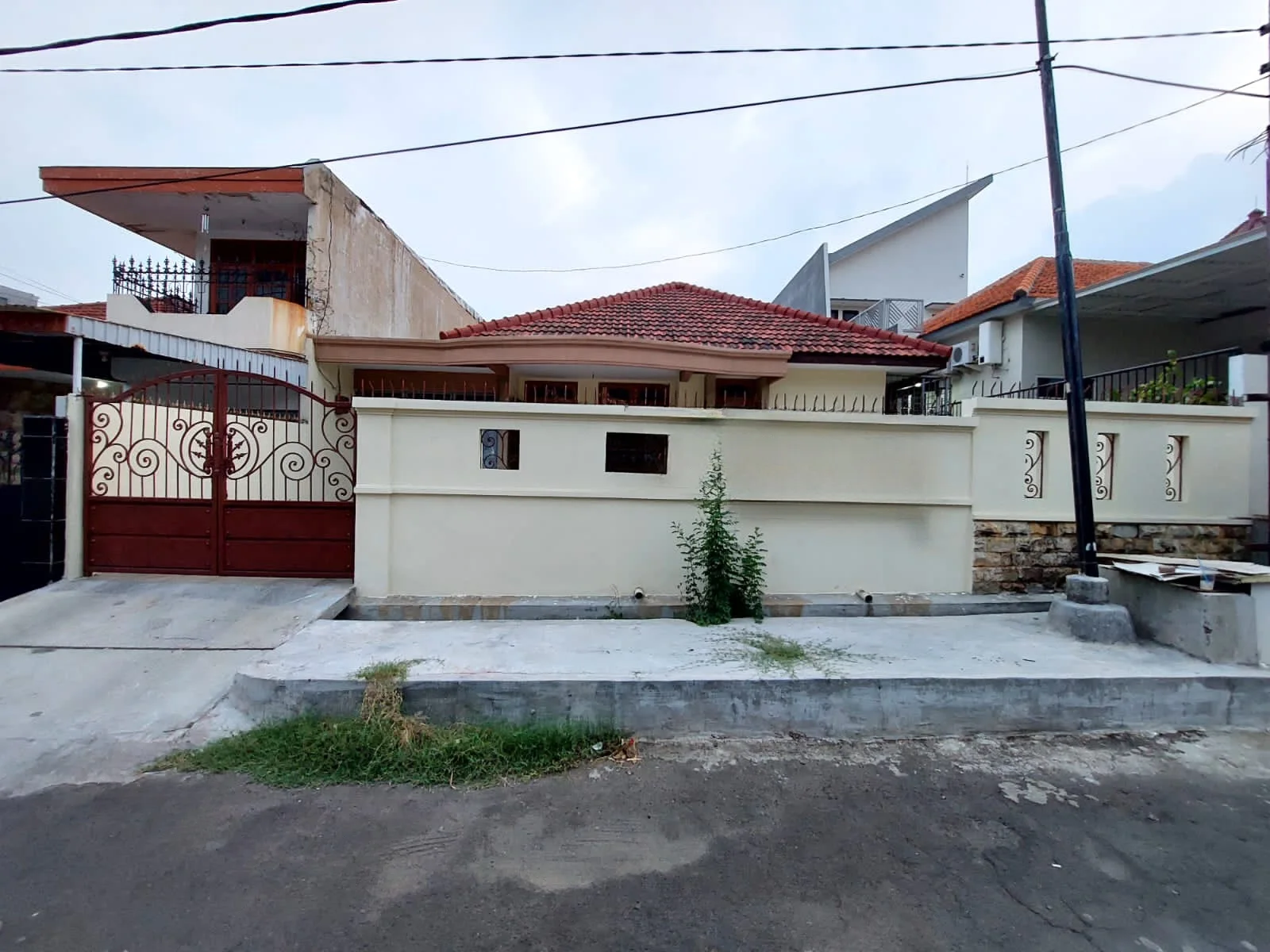 Dijual Rumah 1 Lantai Siap Huni dan Terawat Lokasi Strategis di Kencana Sari, Surabaya Barat - Image 1