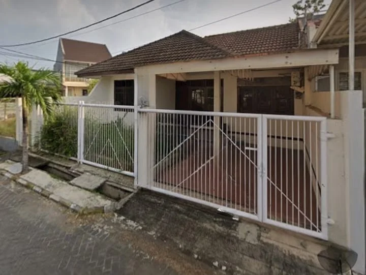 Dijual Rumah Strategis Lokasi Simpang Darmo Permai Selatan Surabaya Barat