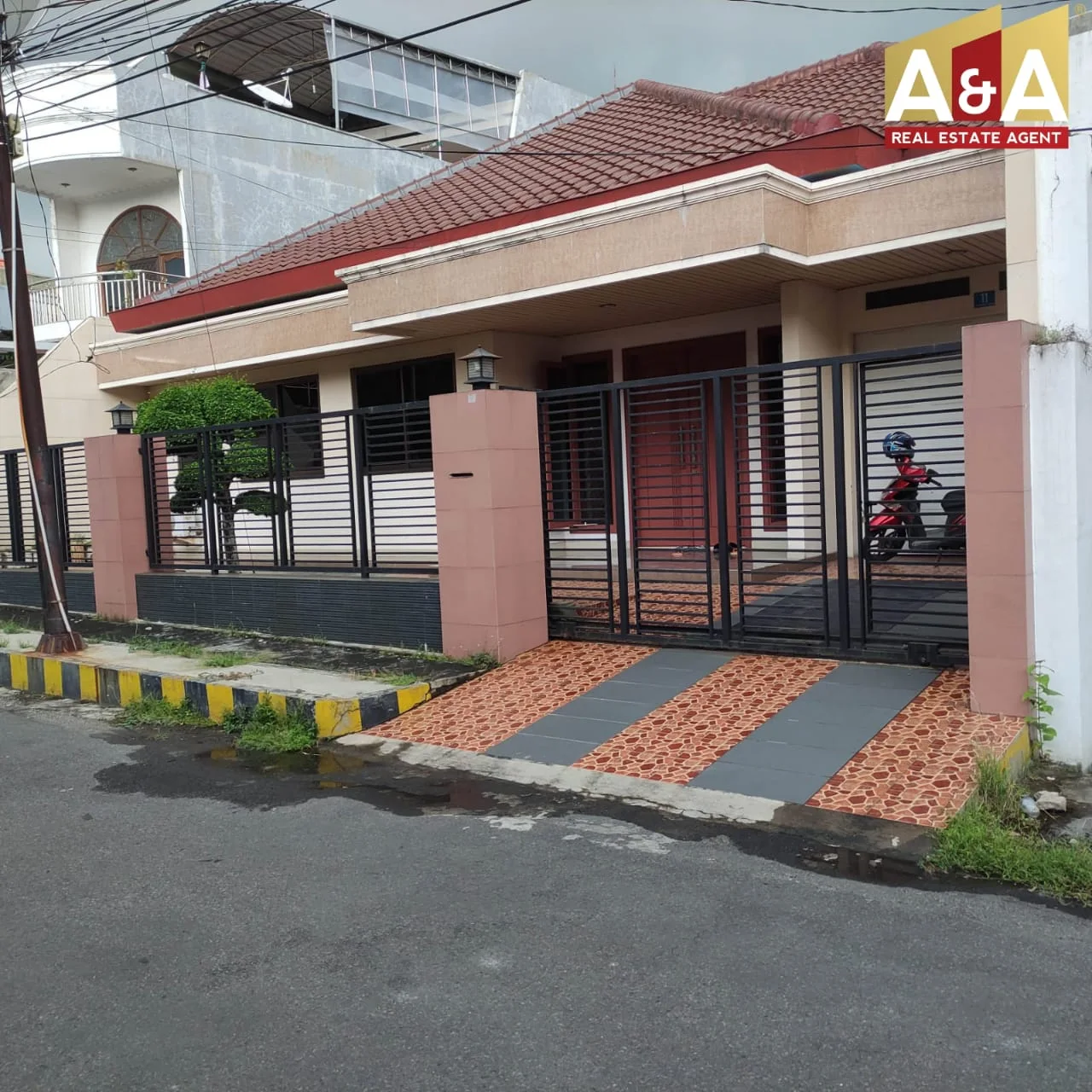 Dijual Rumah Strategis Lokasi Kupang Indah Surabaya Barat
