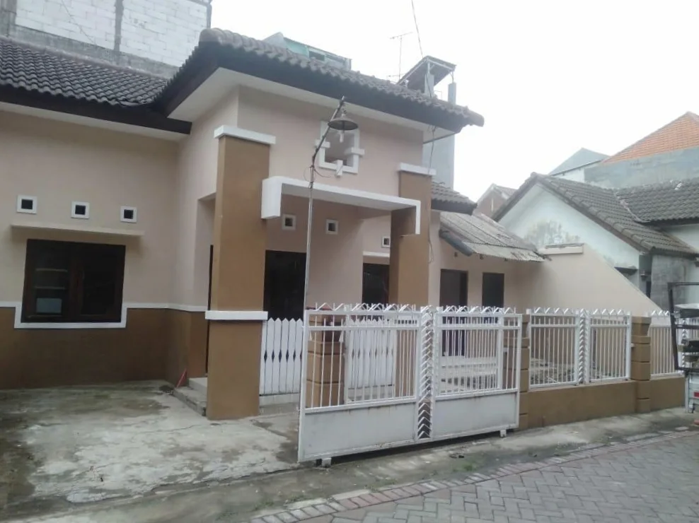 Dijual Rumah Siap Huni Strategis Area Jambangan Surabaya Selatan - Image 1