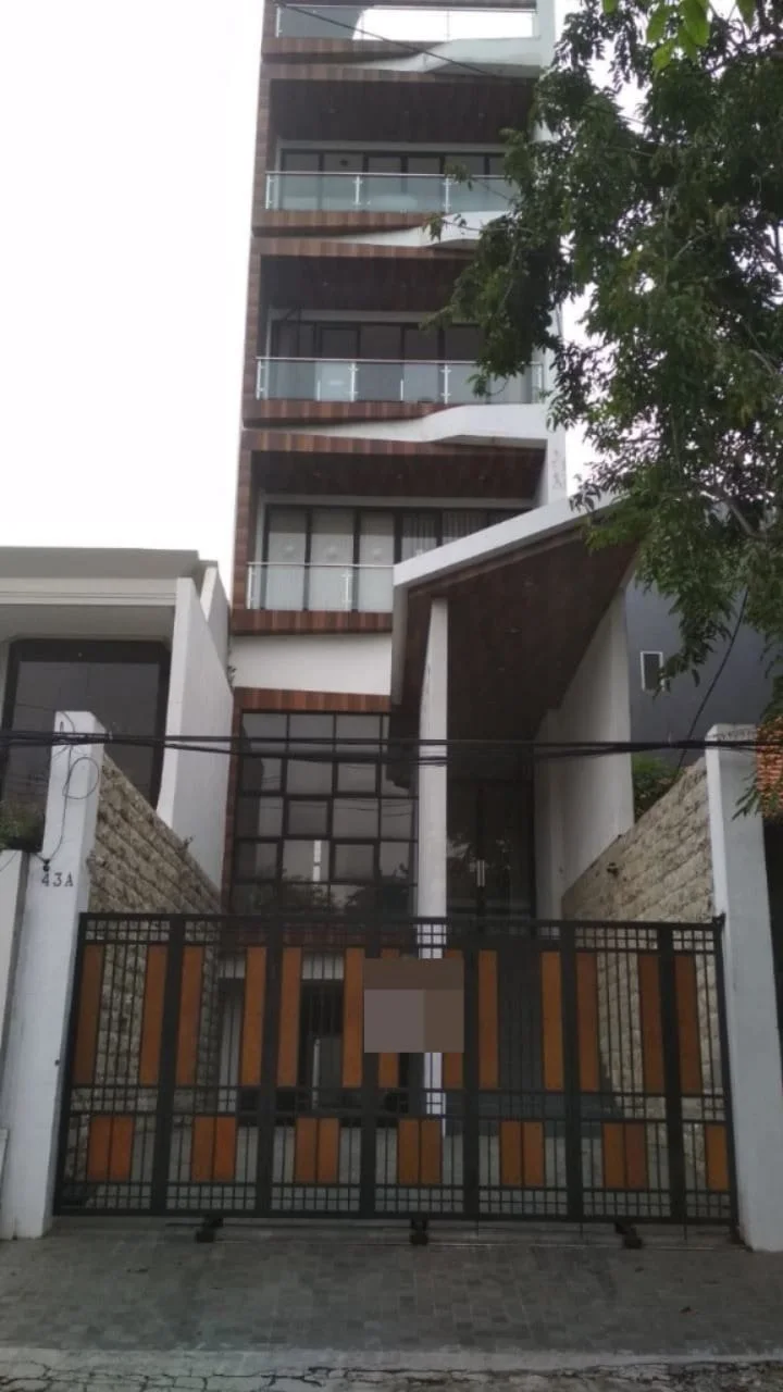 Dijual Murah Gedung Nol Jalan Raya Surabaya Pusat - Embong Cerme, Genteng
