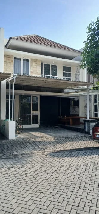 Dijual Rumah Mewah Nyaman dan Strategis di Royal Residence, Surabaya Barat