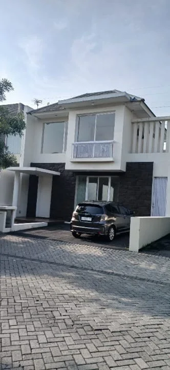 Dijual Rumah Mewah Nyaman dan Murah di Royal Residence, Surabaya Barat