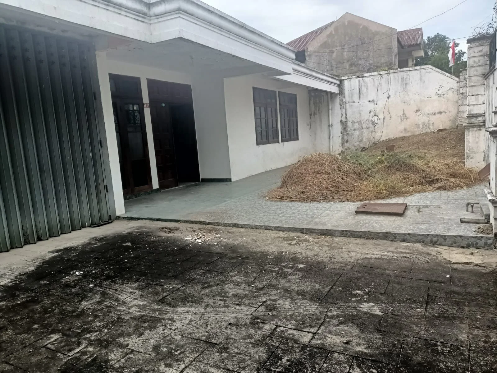 Dijual Rumah 1 Lantai Lokasi Strategis Darmo Harapan Surabaya Barat - Harga Terjangkau!