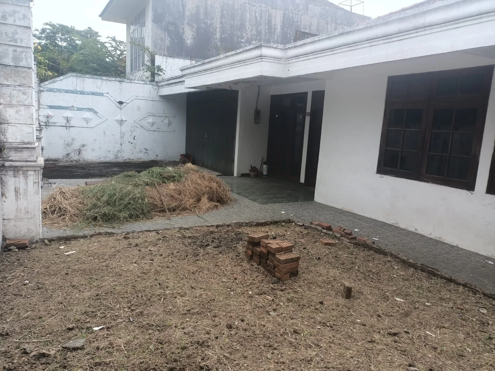 Dijual Rumah 1 Lantai Lokasi Strategis Darmo Harapan Surabaya Barat - Harga Terjangkau! - Thumbnail 3