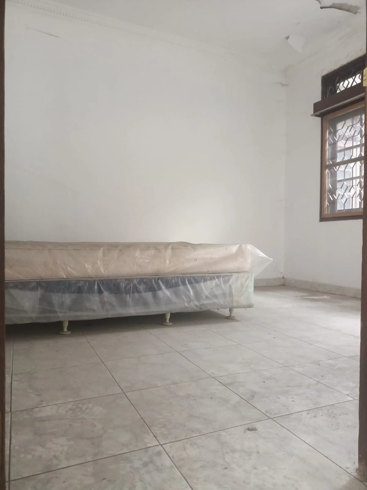 Dijual Rumah 1 Lantai Lokasi Strategis Darmo Harapan Surabaya Barat - Harga Terjangkau! - Thumbnail 4