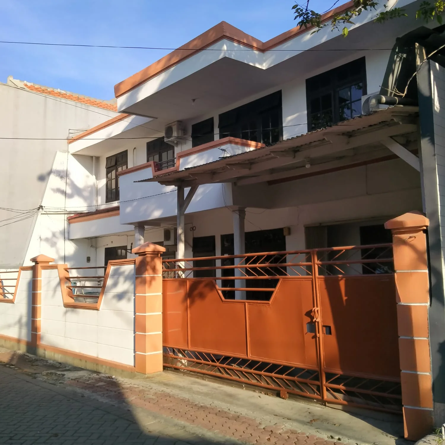 Dijual Rumah Nyaman Siap Huni 2 Lantai Lokasi Strategis Siwalankerto Surabaya Selatan