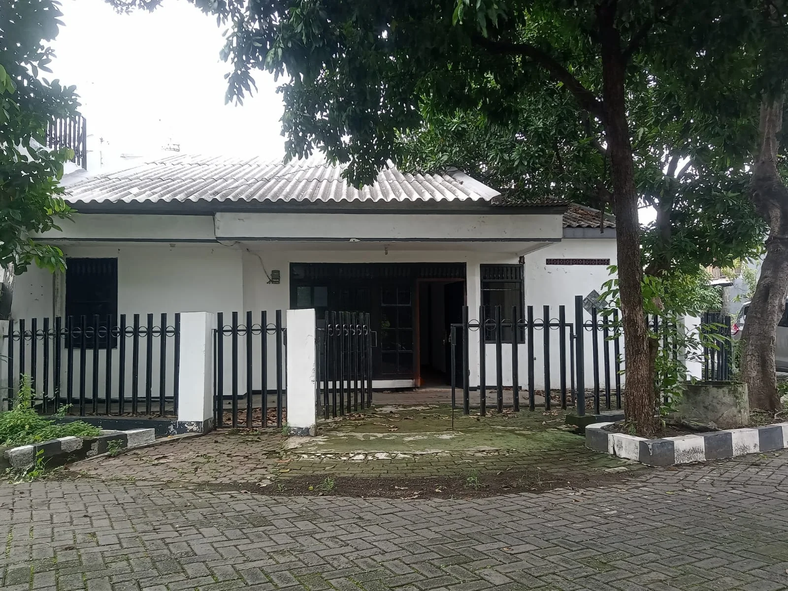 Rumah Hook Dijual/disewakan Lokasi Strategis di Kutisari Surabaya Selatan