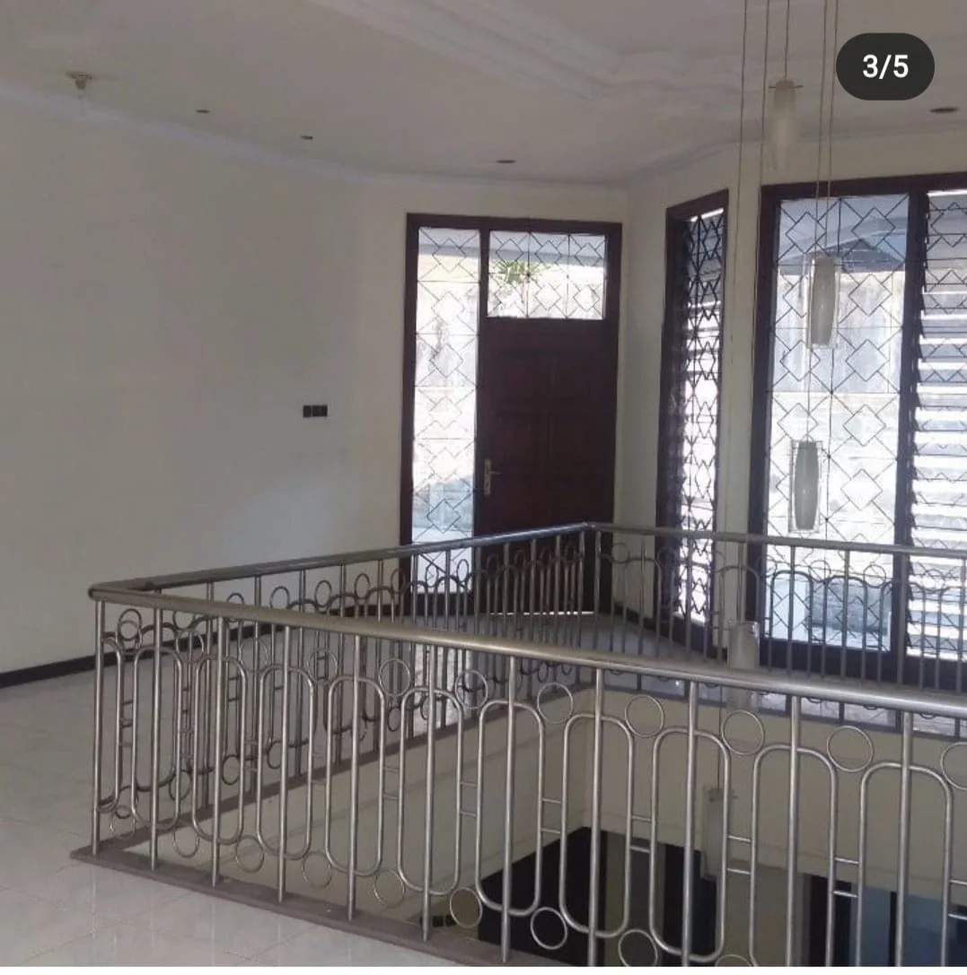 Disewakan Rumah Nyaman dan Luas di Dharmahusada Surabaya Timur - Thumbnail 3