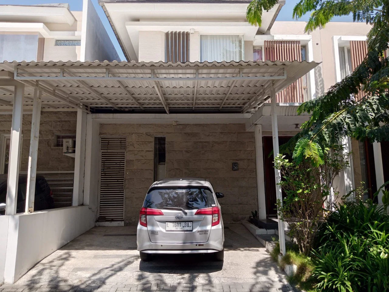Dijual-Rumah-Semi-Furnish-Siap-Huni-Greenlake-Surabaya-Barat