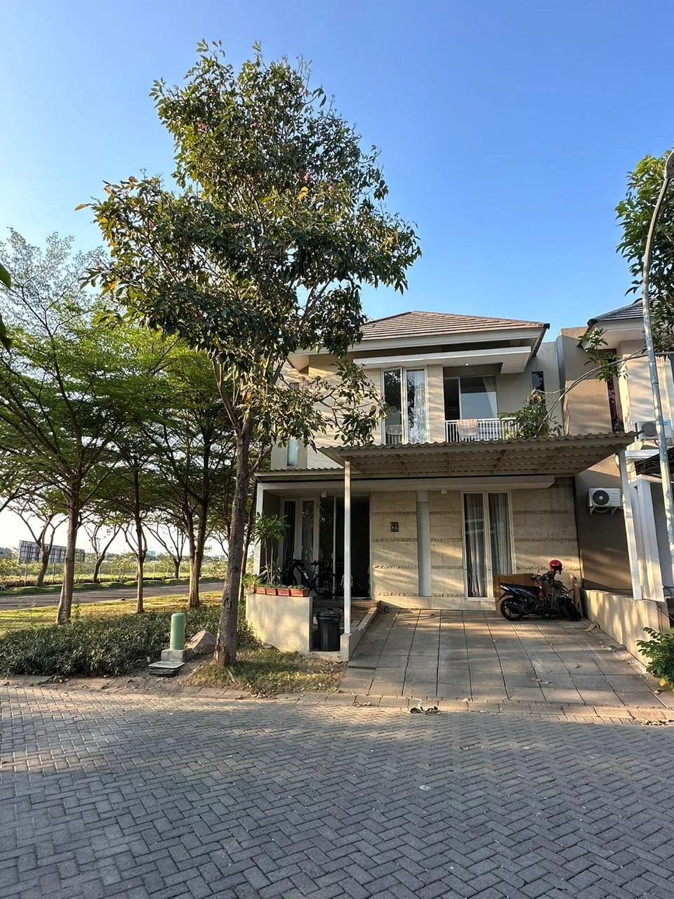 Dijual-Rumah-Siap-Huni-Greenlake-Wiyung-Surabaya-Barat