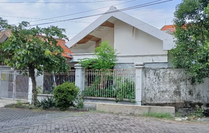 Dijual-Rumah-Asri-di-Klampis-Surabaya-Timur