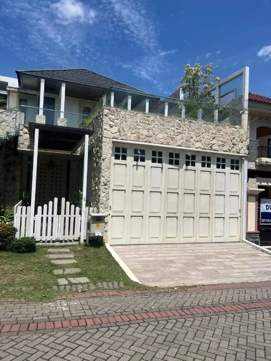 Dijual-Rumah-Bagus-Lokasi-Premium-di-Taman-Hunian-Satelit-Surabaya-Barat