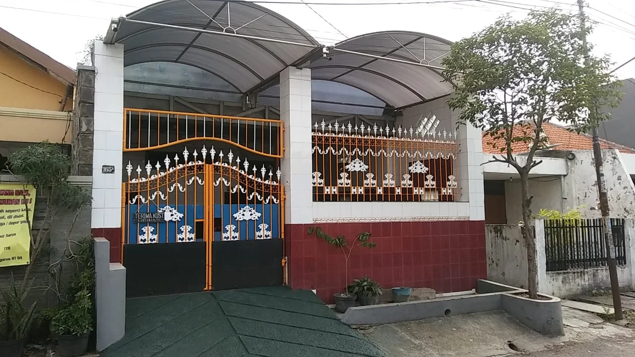 Dijual-Rumah-Luas-2-Lantai-di-Petemon-Surabaya-Barat