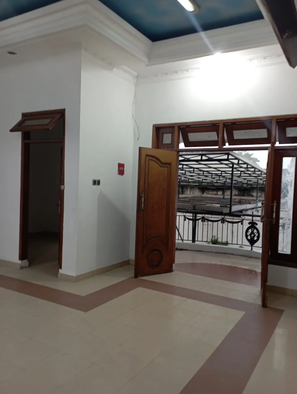 Disewakan Ruko Strategis 2 Lantai di Jalan Raya Darmo Surabaya Pusat - Thumbnail 2