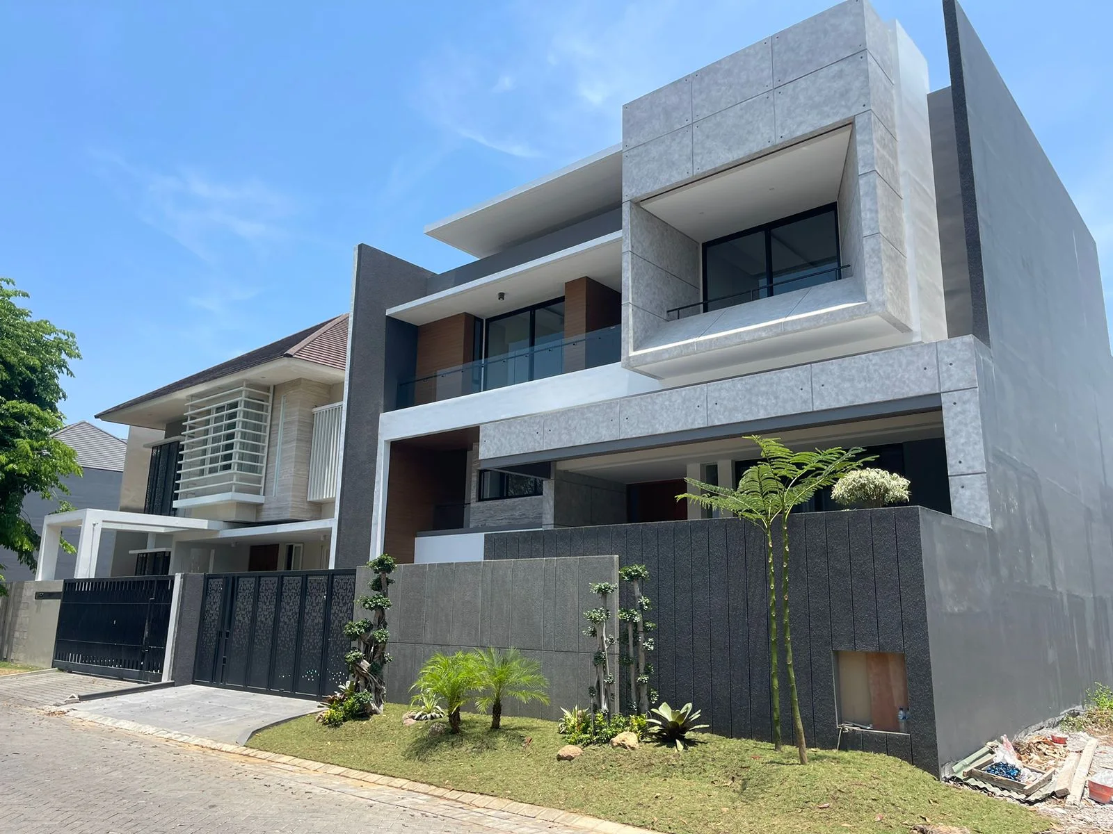 Dijual-Rumah-Ekslusif-di-Imperial-Golf-Pakuwon-Indah-Surabaya-Barat