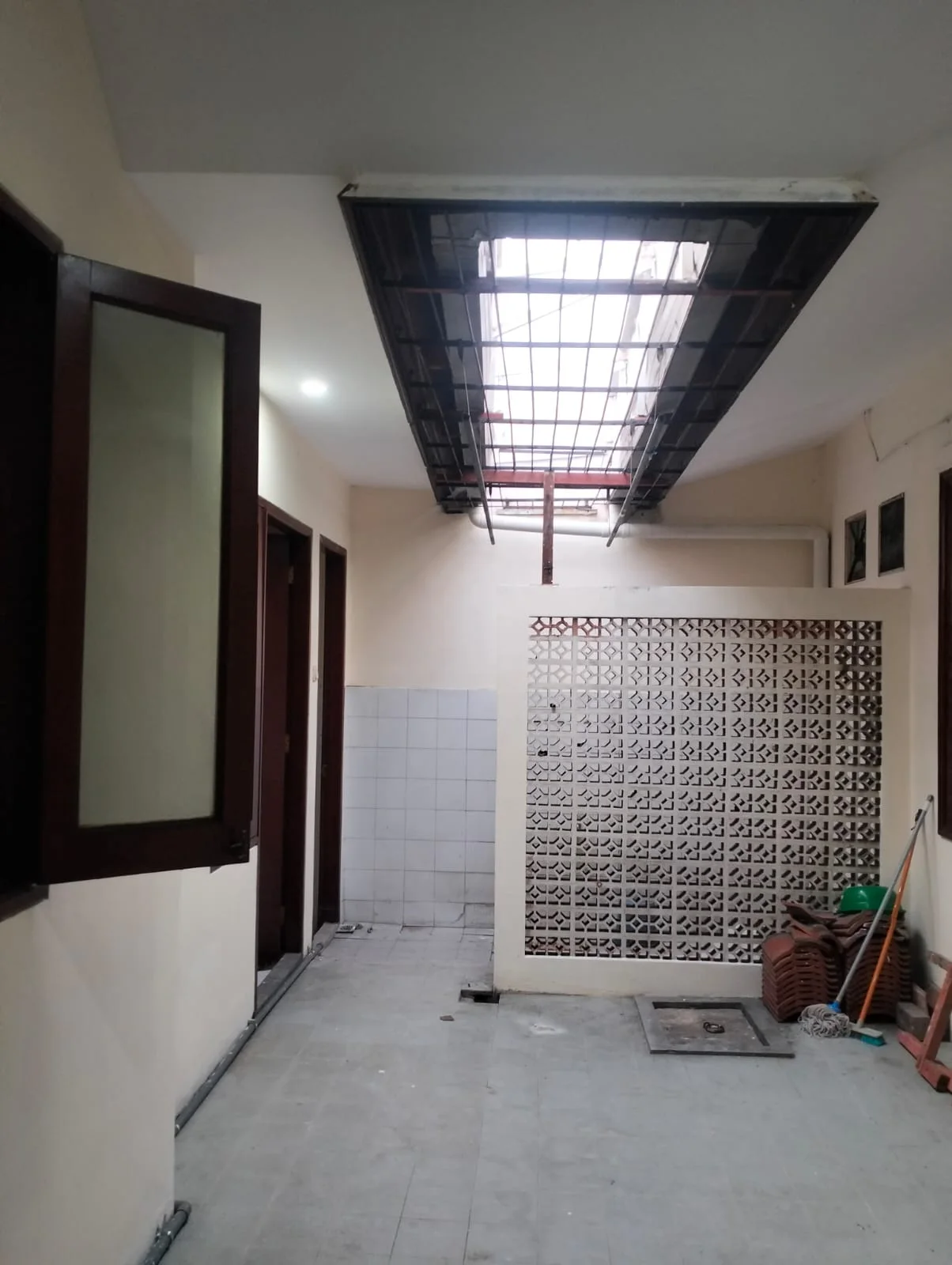 Disewakan Rumah Mewah Villa Bukit Mas 2 Lantai Murah Strategis Di Surabaya Barat - Thumbnail 4