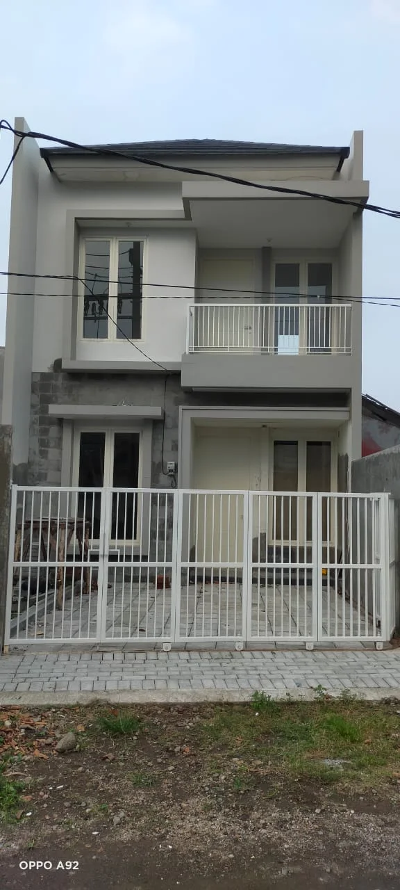 Jual-Rumah-2-Lantai-Minimalis-Siap-Huni-Griya-Babatan-Mukti