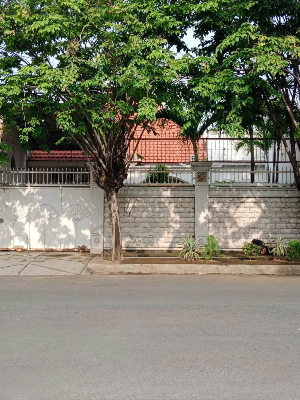 Dijual Rumah Mewah di Johor Perak Surabaya Utara Lingkungan Tenang dan Row Jalan Luas - Image 1
