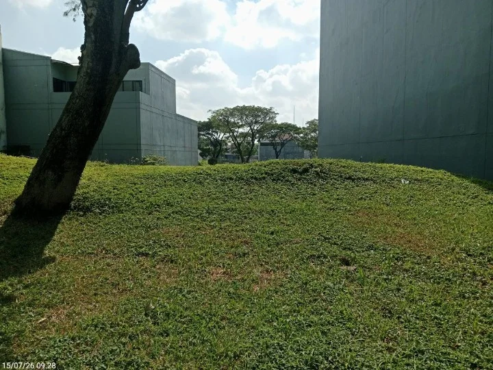 Sewa Tanah Area Komersil Kawasan Lokasi Premium Luas 1.000m² di Raya Emerald Mansion Citraland Surabaya Barat